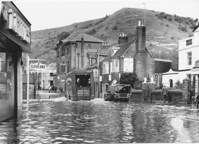 Lewes_floods_1960_Malling_Street
