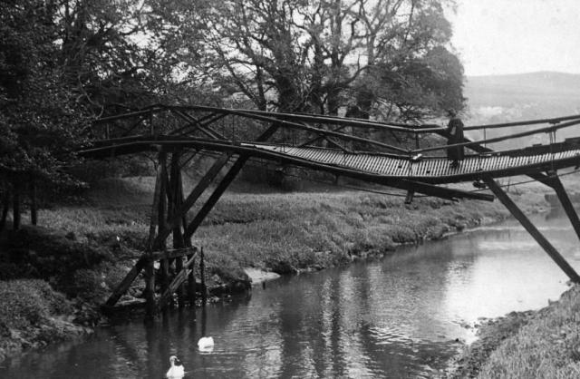 Malling_Deanery_wooden_bridge_1934